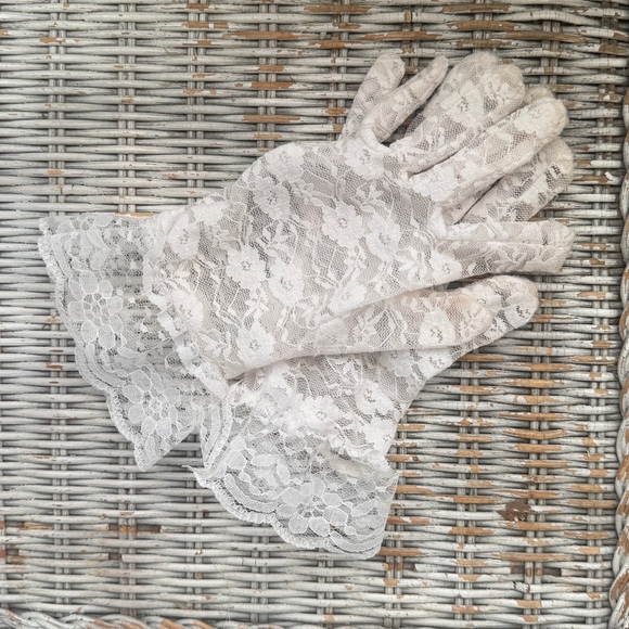 Accessories - White Lace Vintage-Style Short Gloves
